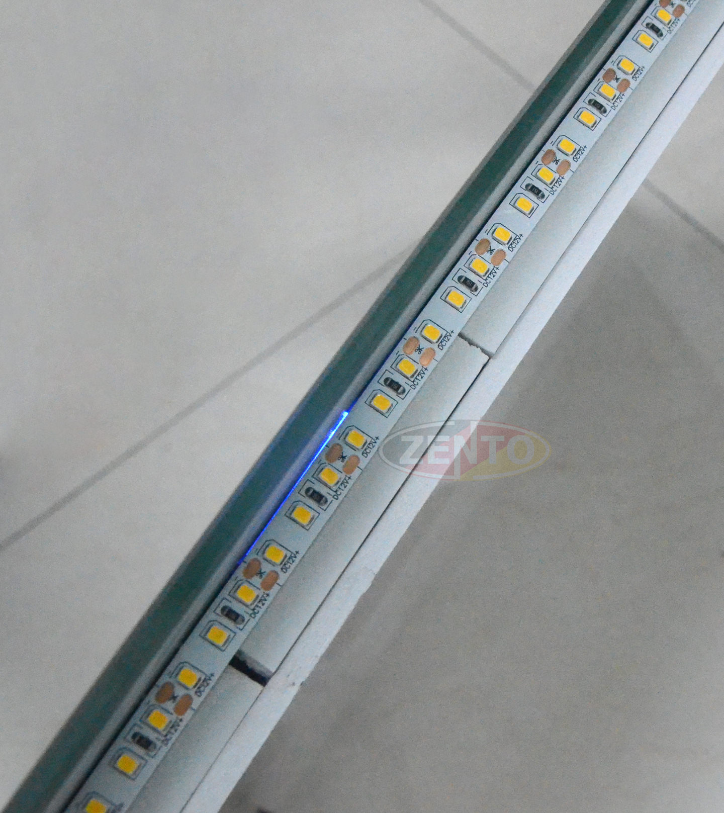 bo-tu-lavabo-guong-den-led-zt-lv976e-canh-laminate-van-go-14